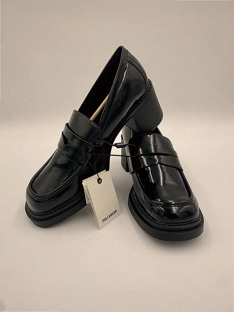 Pull & Bear Loafer mit Absatz schwarz Lack Gr. UK 6 hoher Blockabsatz runde Spitze