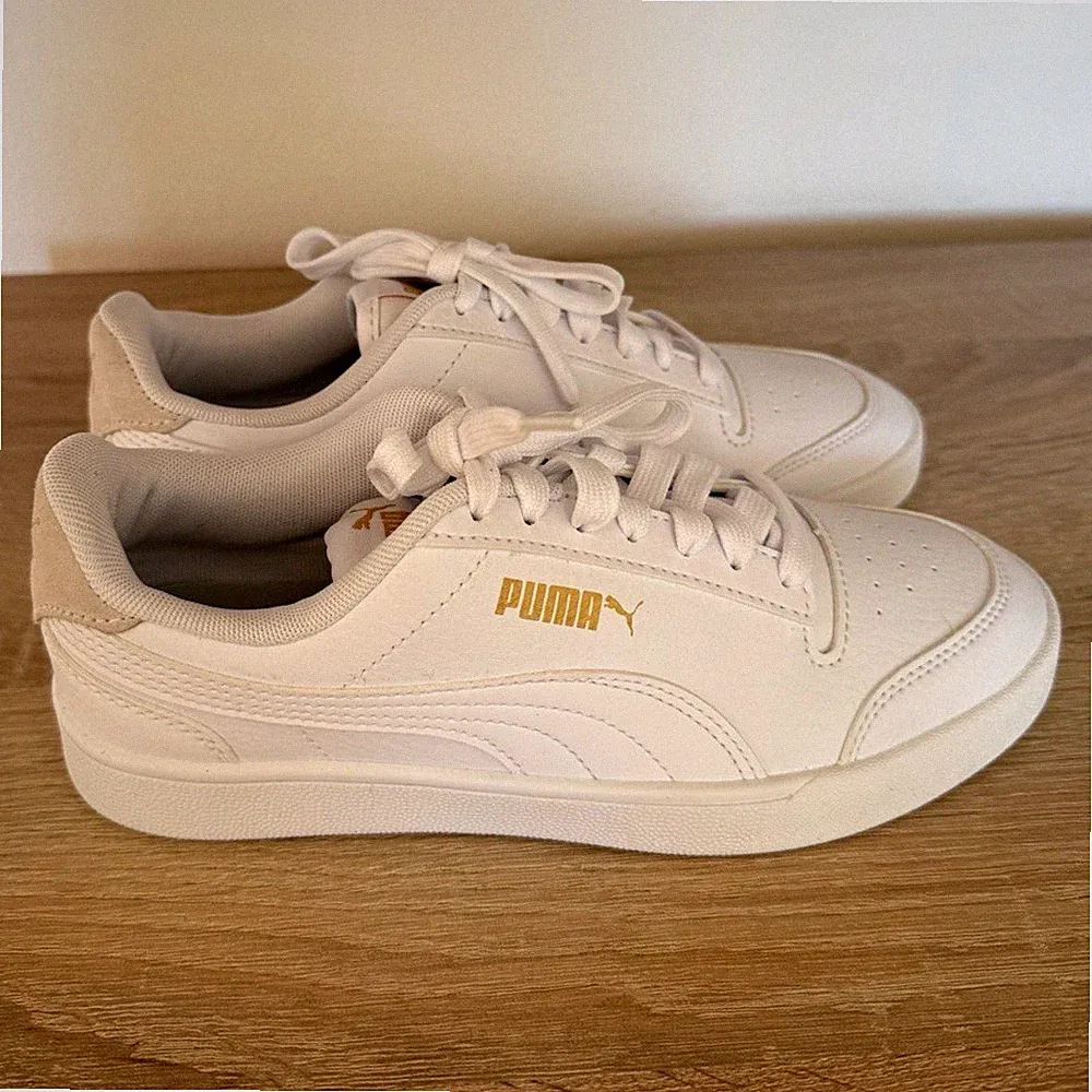PUMA Herren Sneaker Sportschuh Low Top Schnürung gepolstert Weiß/Beige EU 37