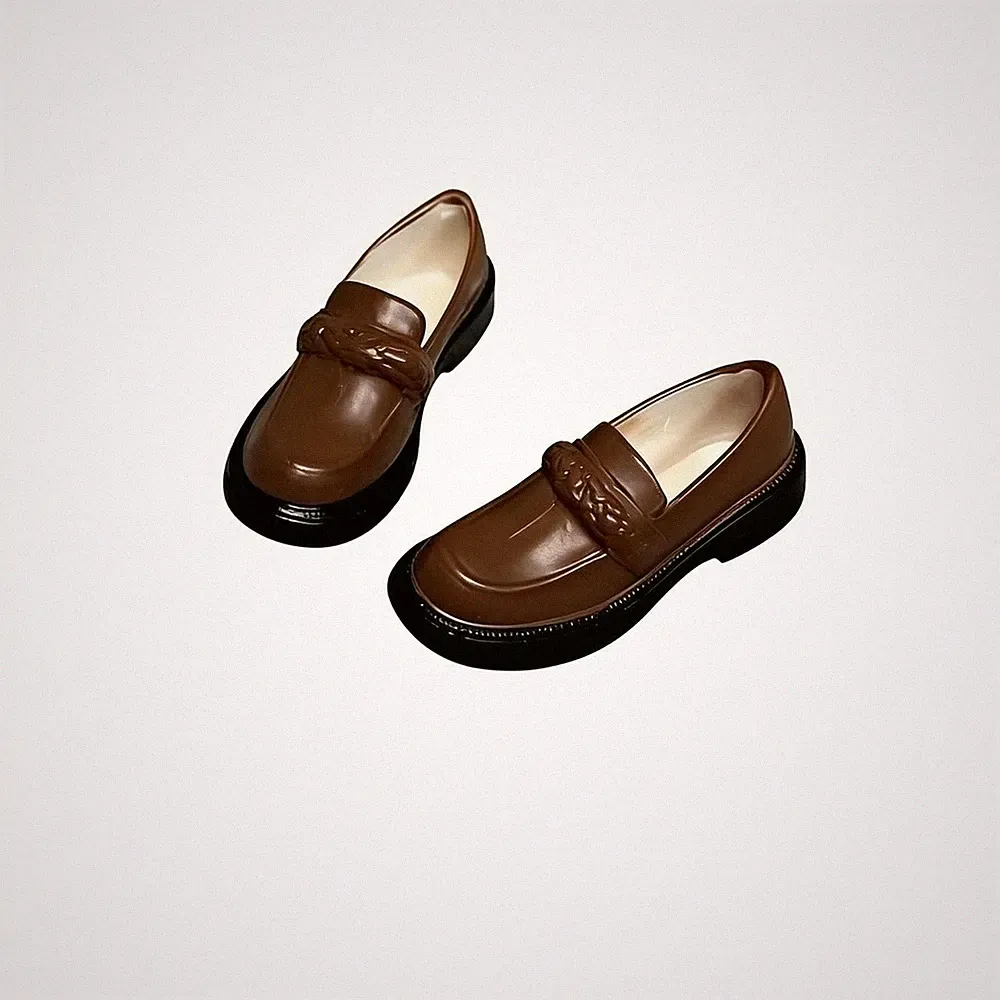 Puppenhalbschuh geformte abgerundete Zehenloafer dekorativer Riemen für OB22 Puppen