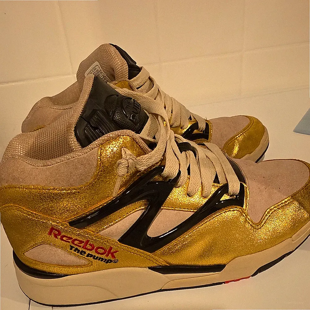 Reebok The Pump Limited Edition Herren Low Top Sneaker Gold/Beige/Schwarz EU 39