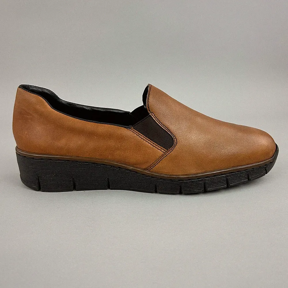 Rieker Schuhe Größe EU42 UK8 braun Leder Slipper bequem flach Keilabsatz elegante Halbschuhe