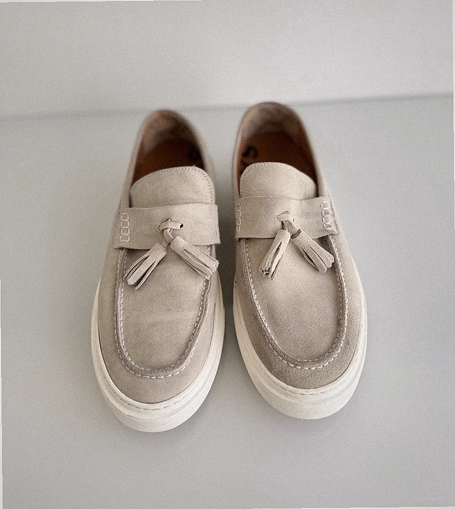 Sacha Wildleder Tassel Loafer / Slipper in Beige – Gr. 42