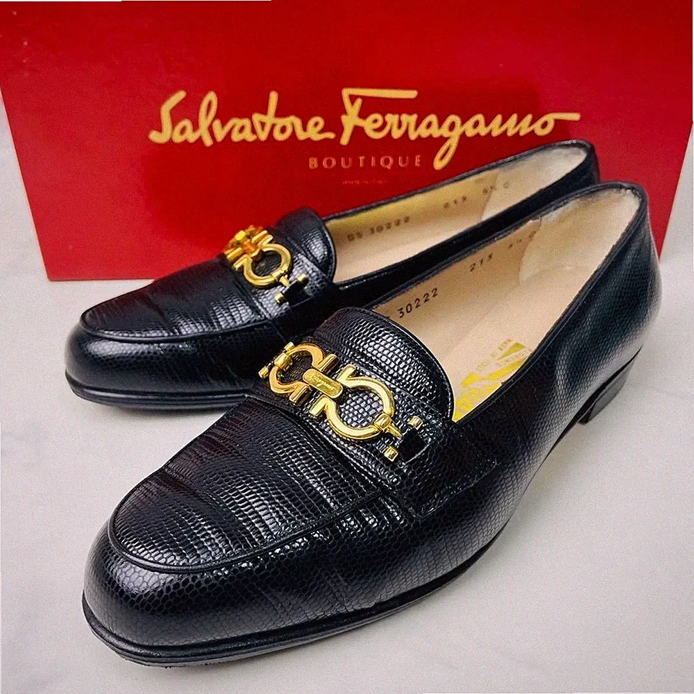 Salvatore Ferragamo Gancini Leder-Loafer flache Schuhe schwarz Damengröße...