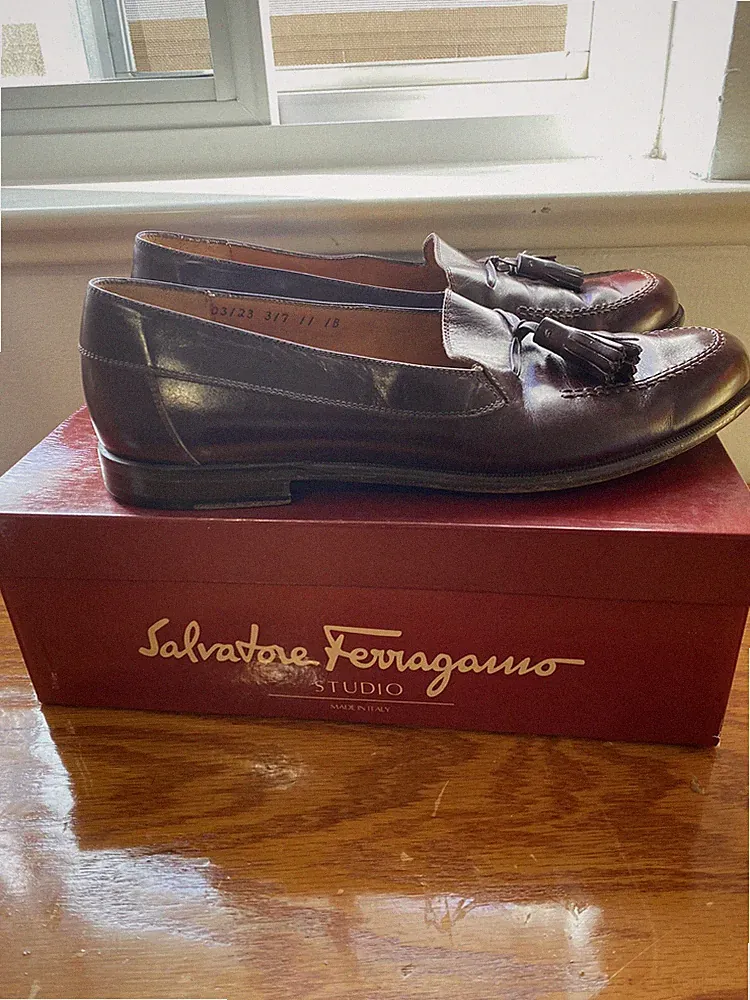 Salvatore Ferragamo mens 11B Burgundy Leather kilt Loafer Shoes Red Bordeaux