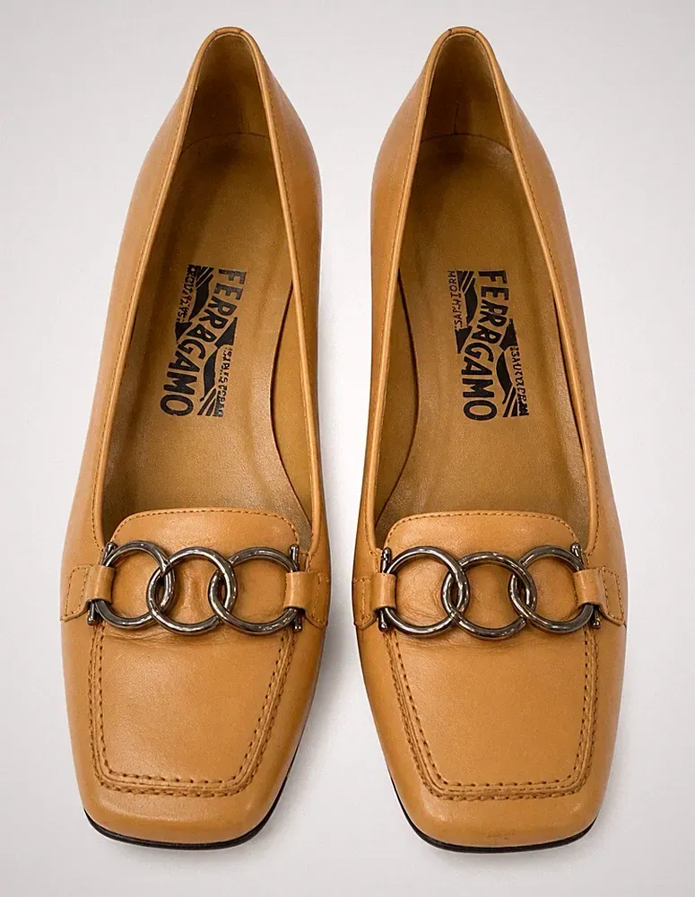 Salvatore Ferragamo Tan Leather Chain Loafers Pumps Women Size 7.5 B Italy