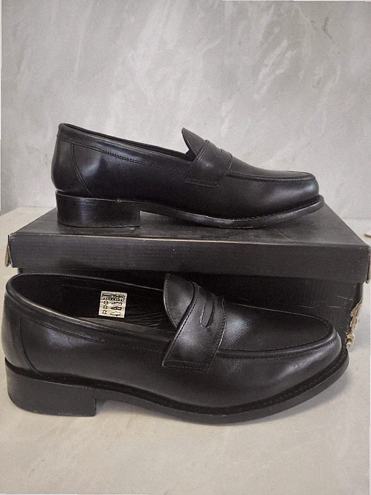 Samuel Windsor schwarze klassische Leder Halbschuhe Größe 8,5. PB*2001356