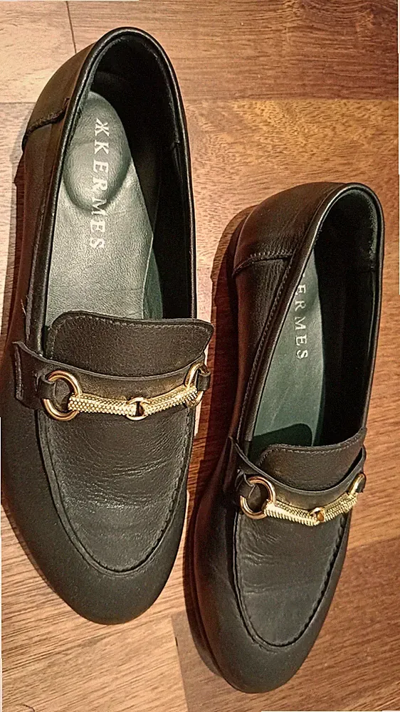 Schwarze Damen Halbschuhe mit goldenem Band Größe 38 Kermes