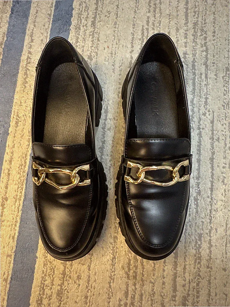 Schwarze Damen Loafer mit goldener Kette, leicht gebraucht. Gr. 37
