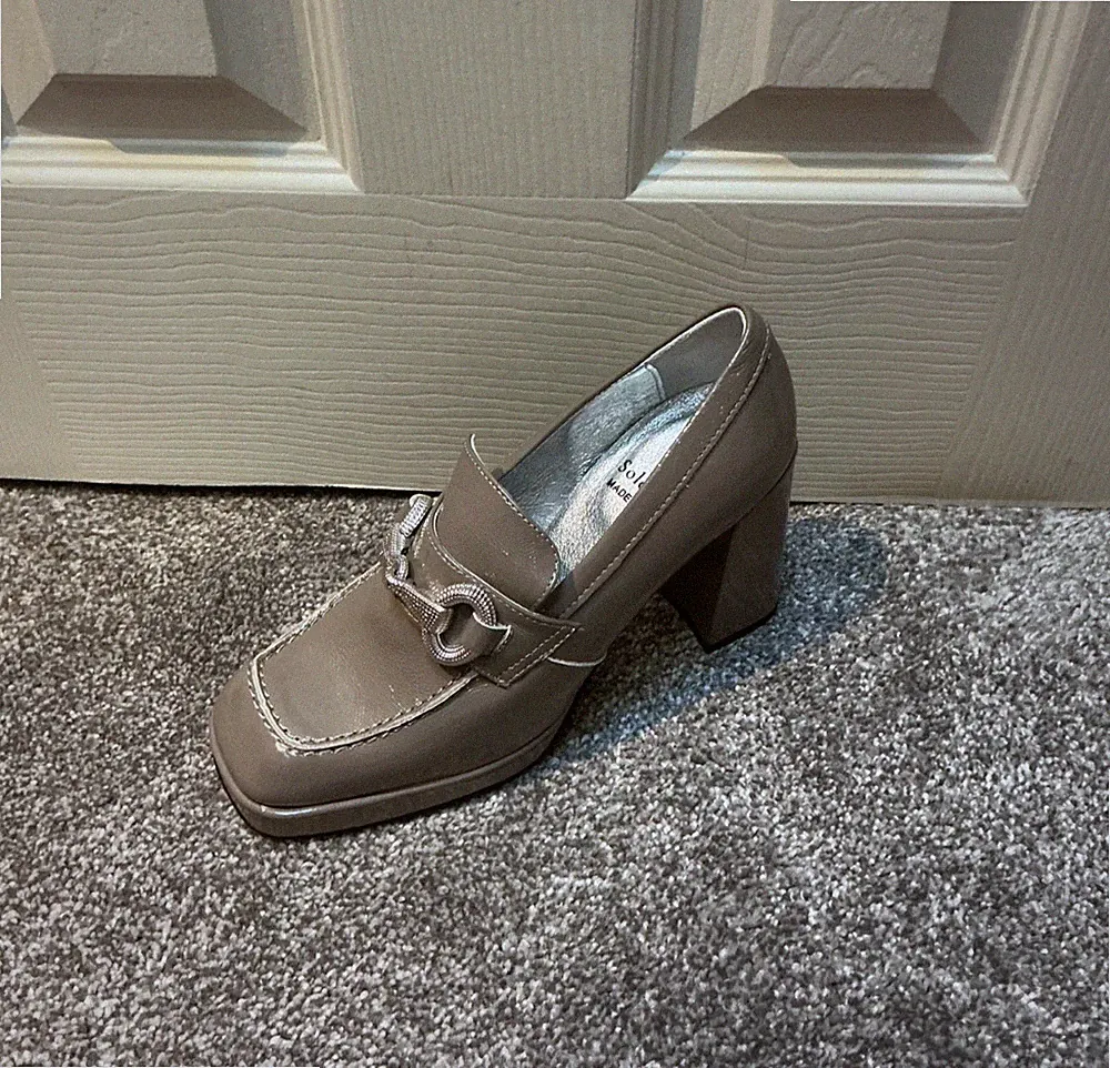 Sole Bliss Genevieve Taupe Lackleder Blockabsatz Halbschuhe Gr. UK 6 NEU