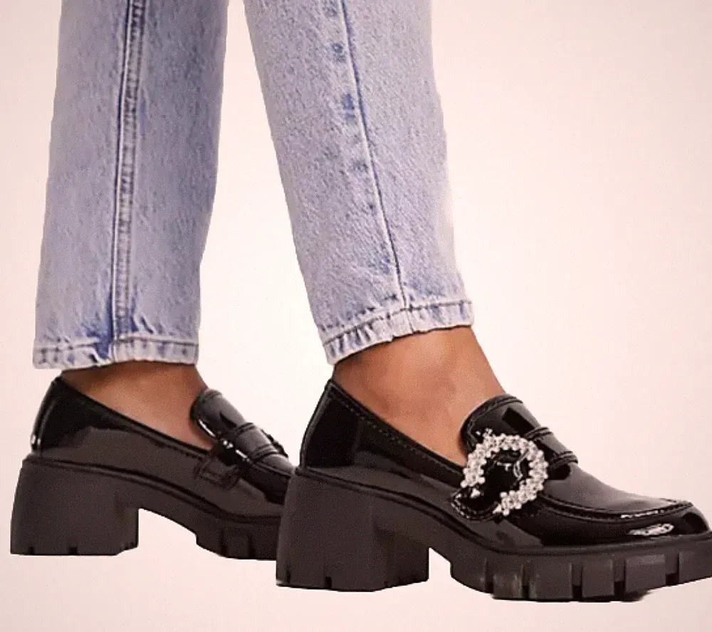 Steve Madden Damen-Halbschuhe klobig verzierte Schnalle schwarz Lack Größe UK 4