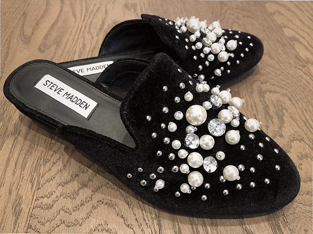** STEVE MADDEN SCHWARZE SAMT PANTOLETTEN LOAFER MIT PERLEN & STRASS GR. 37 Sehr guter Zustand **