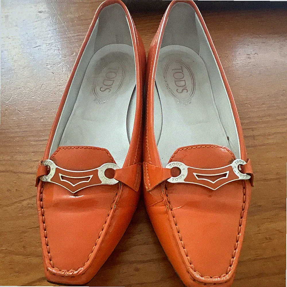 Tod's Damen Mokassin Loafer Orange Lack Leder Slip-On EU 38 Metall-/Logo-Akzente
