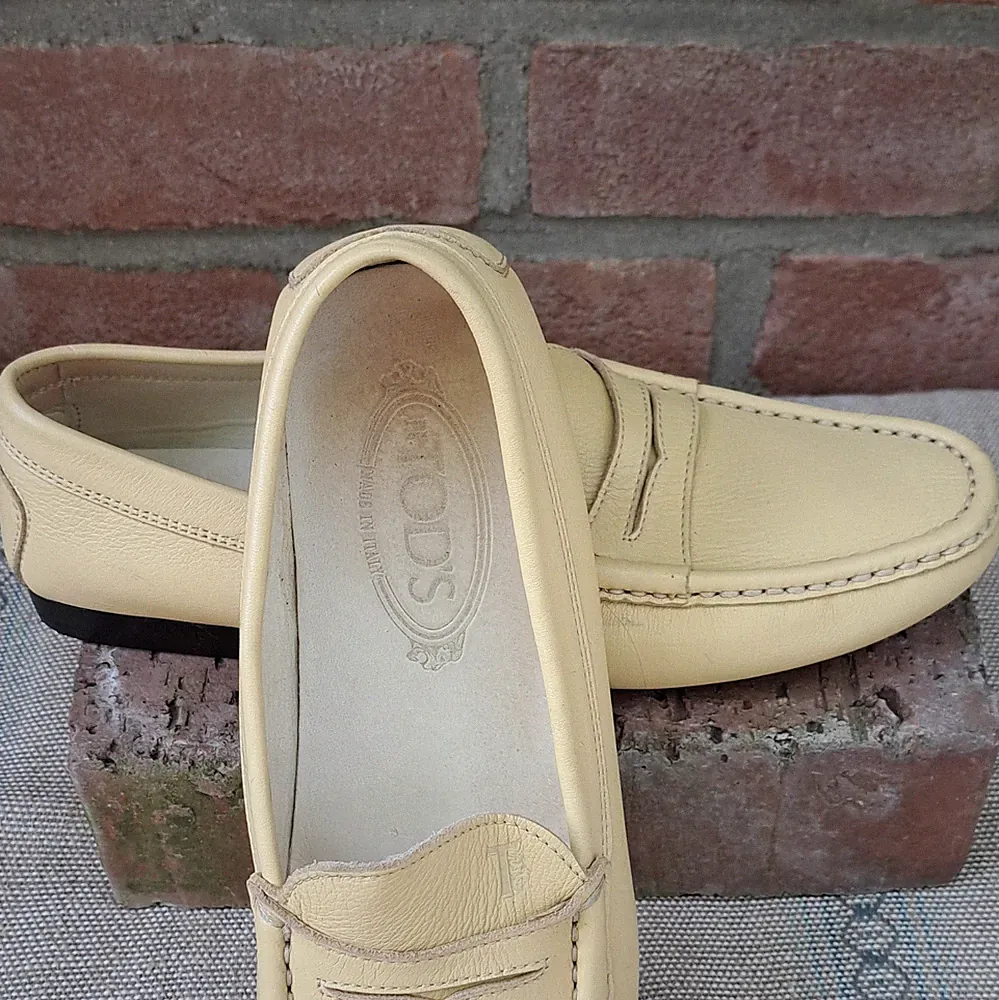 Tod's Damen Slipper Loafer Leder Beige EU 38,5 Slip-On Logo Gummisohle