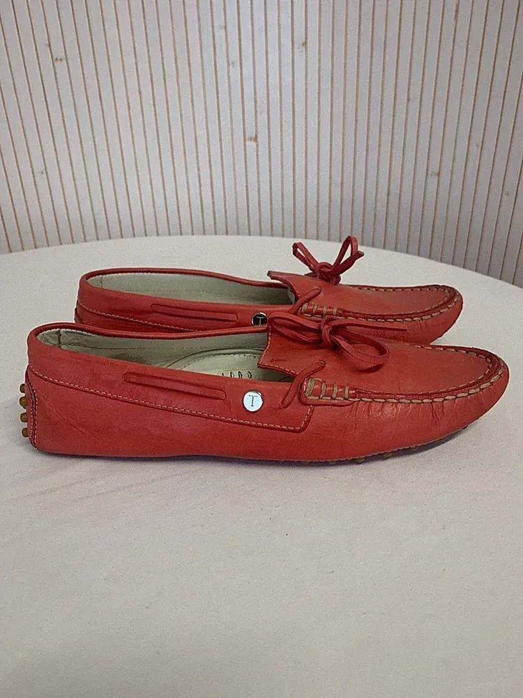 Tod's Damen weiche Halbschuhe mit Noppen Korallenleder Gr.38 (= 39Fr.)