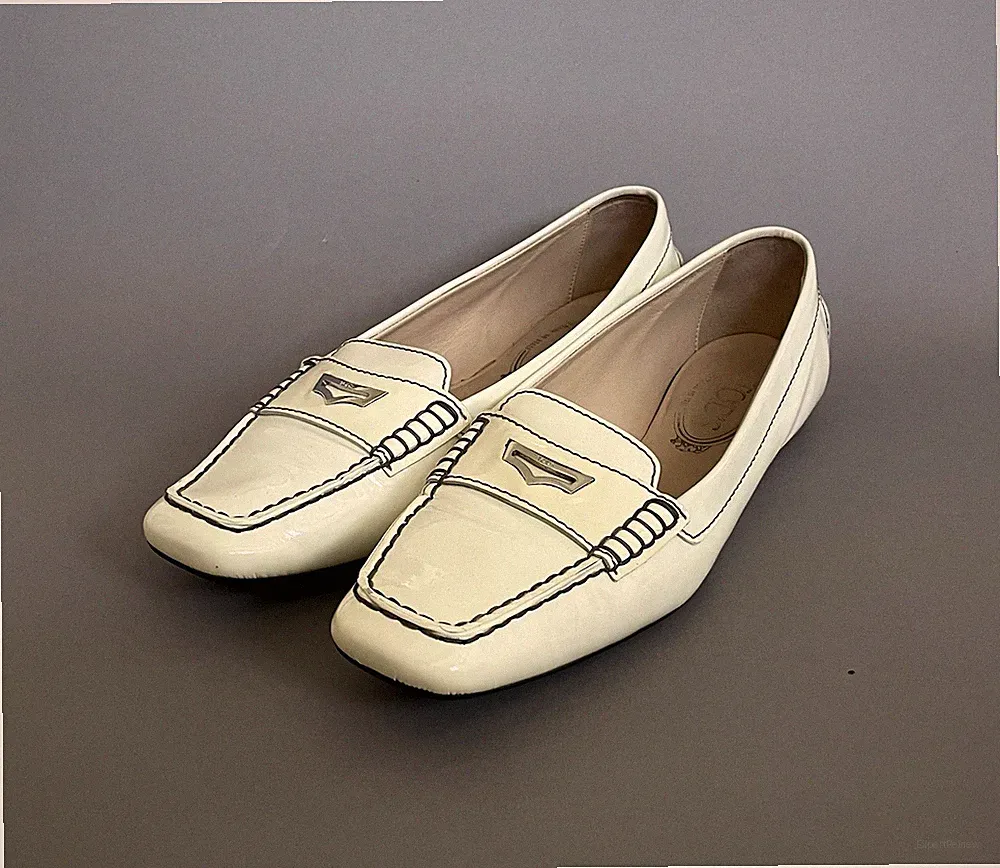 Tod's Gommino Driving Loafers White Patent Leather Penny Strap EU 39 US 8