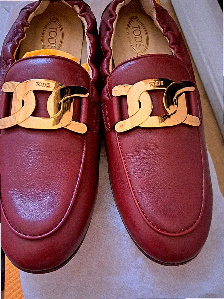 Tod's Leder Loafer Slip-On burgunderrot mit goldfarbener Schnalle EU 37,5