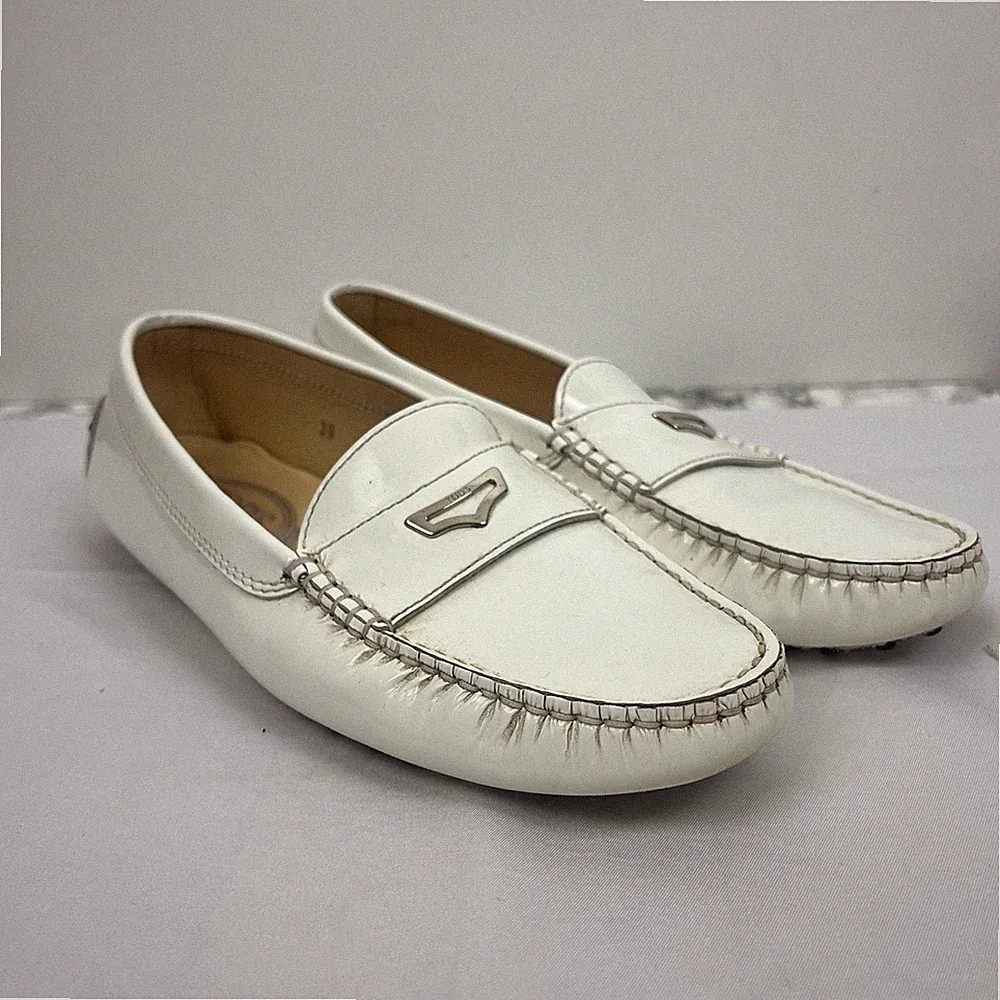 Tod’s Schuhe Damen UK 6 EU 39 weiß Gommino Driving Lackleder Loafer Slipper