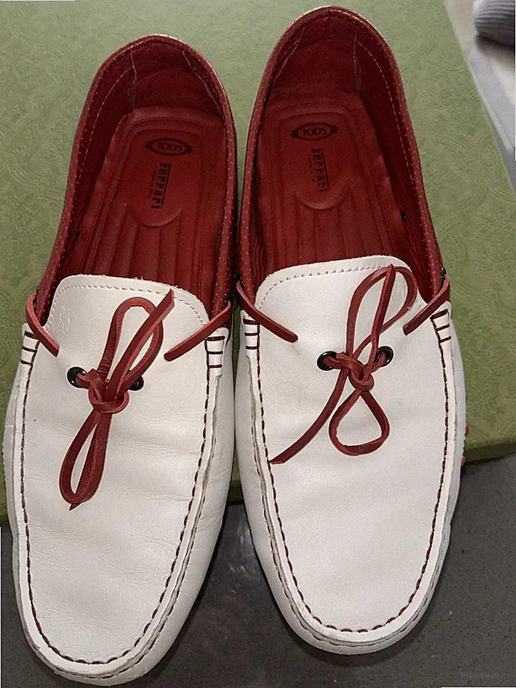 TOD'S x FERRARI Gommino Mokassins Loafer Weiß Rot