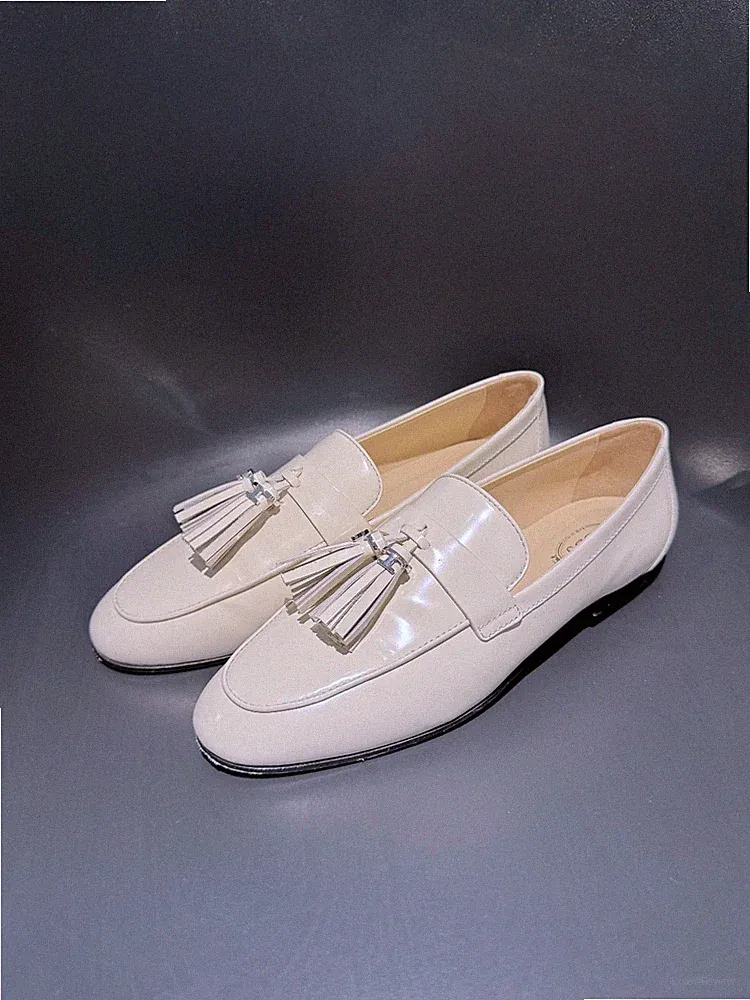 Tods Loafer Tassel Mokassins Creme Weiß Leder Tod’s Logo Silber 38