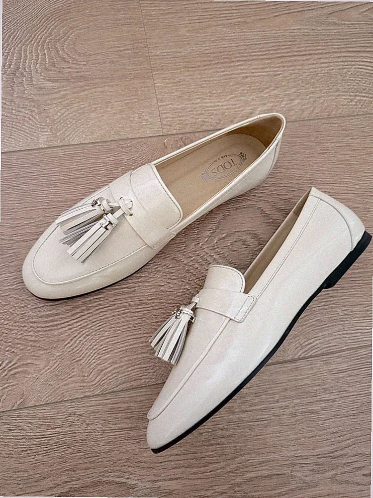 Tods Schuhe Mokassins Tassel Loafer Elfenbein Weiß Leder T Logo Silber 38
