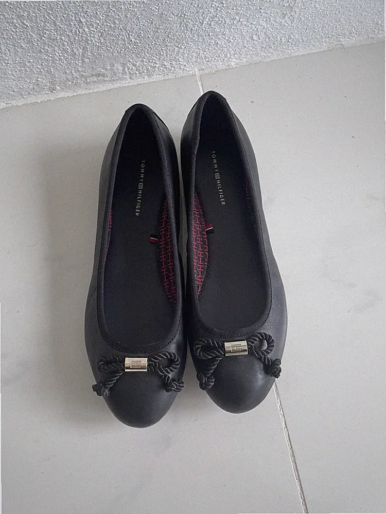 Tommy Hilfiger Ballerinas 39 Leder Loafer Schuhe schwarz Slipper so pretty NEU