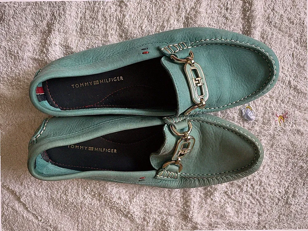Tommy Hilfiger Slipper Loafer Leder Türkis EU 37 Slip-On rund Metall-Logo