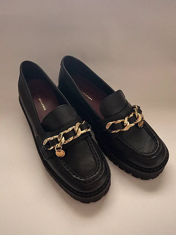 Tommy Hilfinger Damen Schuhe mit Goldketten Verzierung 38 ungetragen, neu