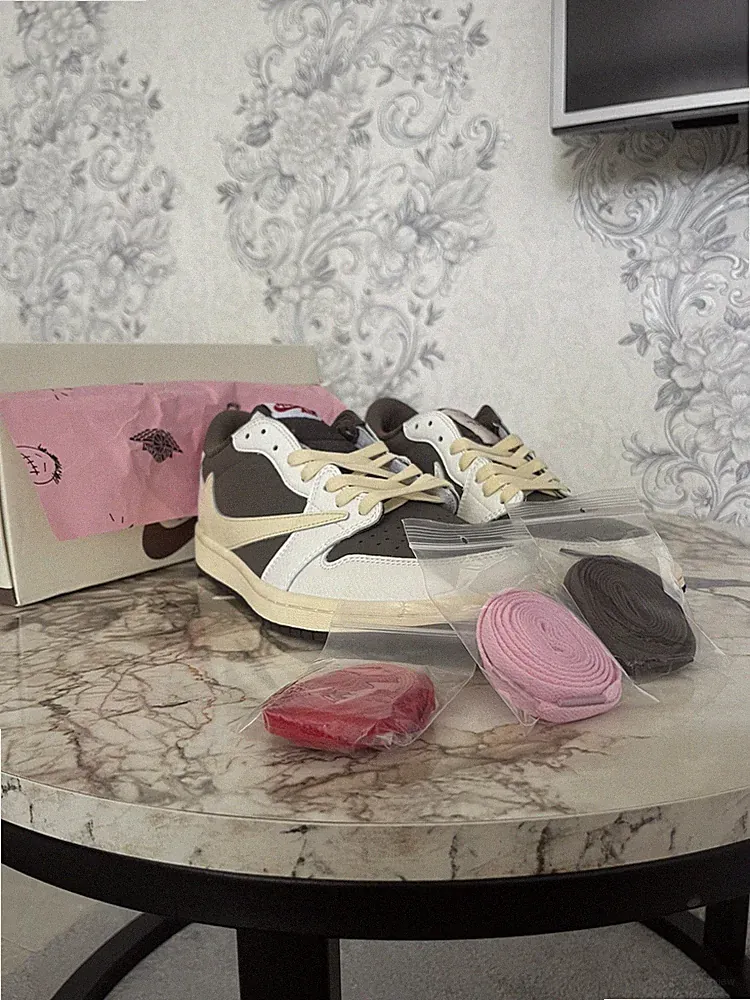 Travis Scott x Air Jordan 1 Low OG