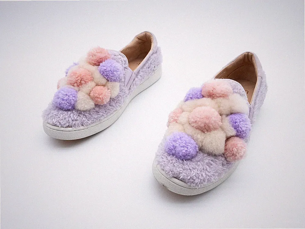 UGG Rici Pom Pom Damen Slipper Halbschuh Freizeitschuh Gr 39 EU Art 21338-100