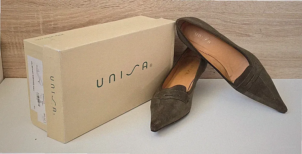 Unisa Babysuede olivgrüne Loafer Pumps Kitten Heels Wildleder Gr. 7,5 = 41