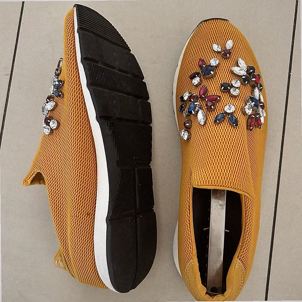 UTERQÜE Damen Slipper Loafer Gr 39 Gelb mit Strasssteinen NEU ohne Karton