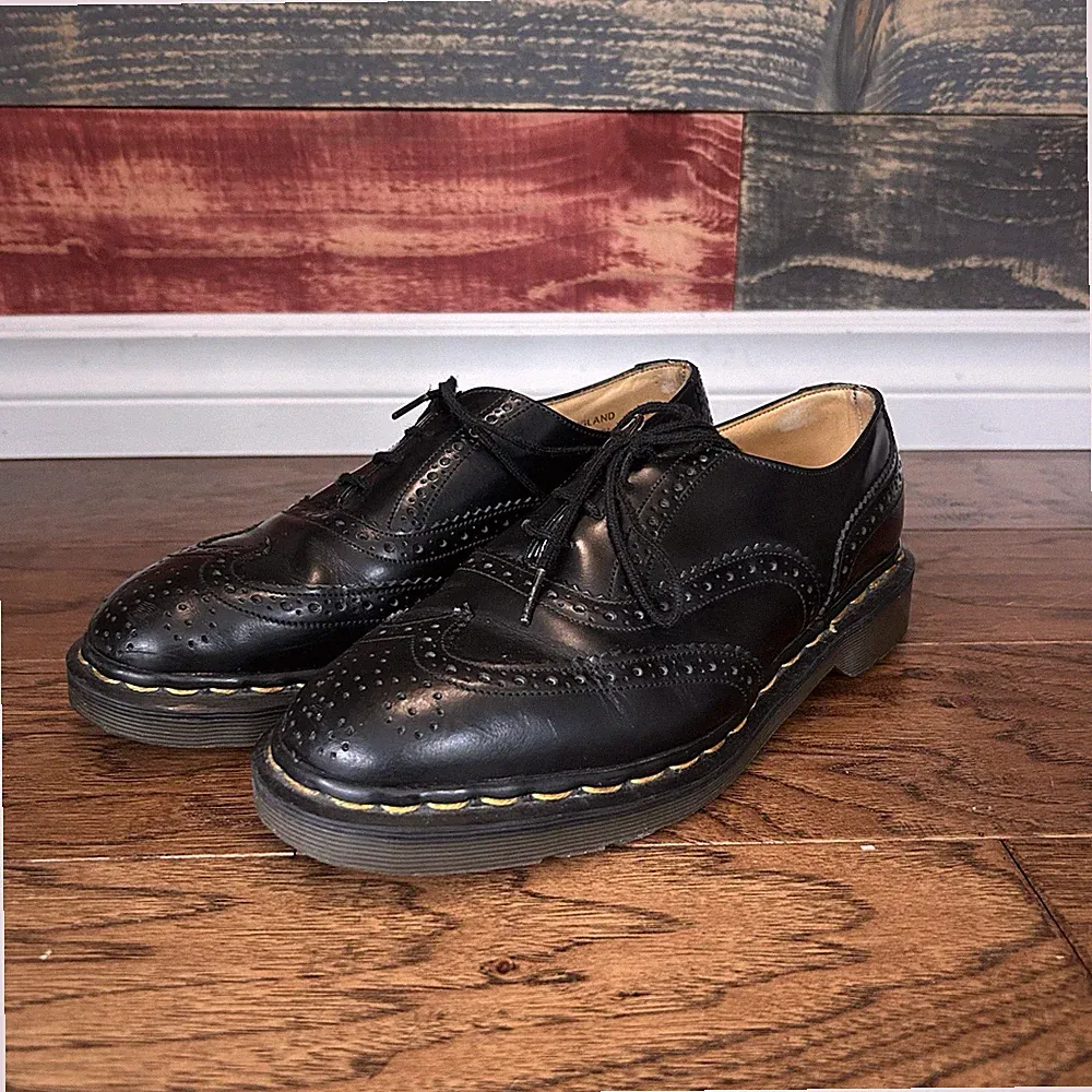 Vintage Dr. Martens 3989 Black Brogue Wingtip Oxford Shoes UK 8 Made in England