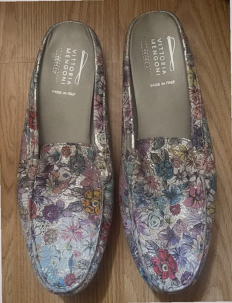 Vittoria Mengoni Damen Open Back Halbschuhe/ Pantoletten mit Blumen Gr. UK9,5