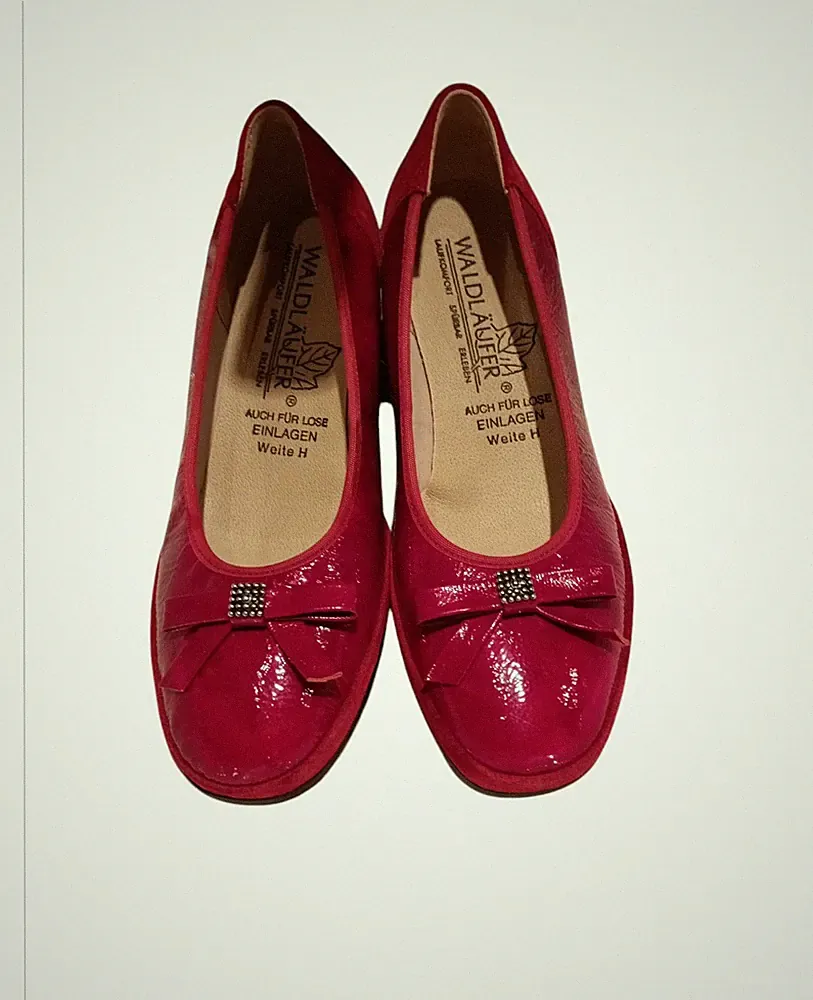 WALDLAUFER RED PATENT LEATHER & SUEDE WOMENS SHOE SIZE 6 US SIZE 3.5 GERMAN
