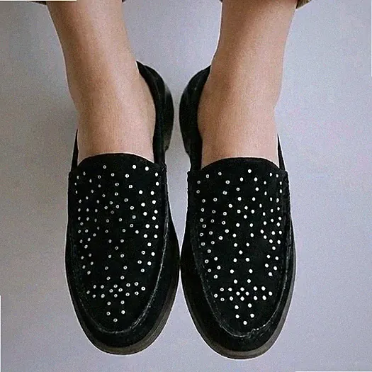 White House Black Market Jennifer schwarze rückenfreie Halbschuhe mit Kristallnieten UK 4