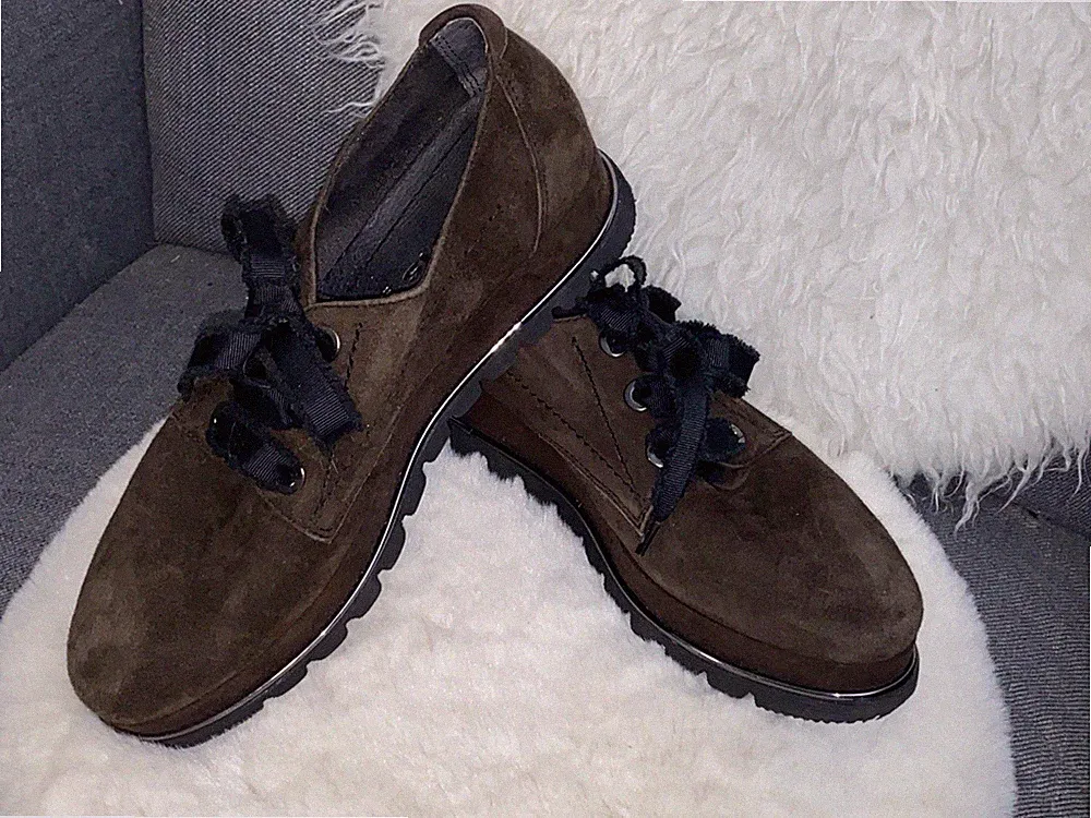 Wundervolle Sneaker Braun 38 / 5 total schönes Design NEU Wildleder Tamaris