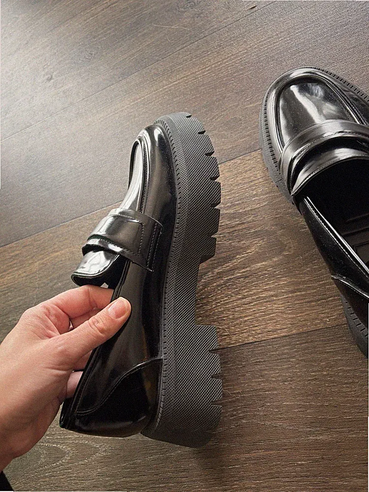 ZARA Damen Loafer/Slipper Schwarz glänzend EU 40 passen auch 39,5