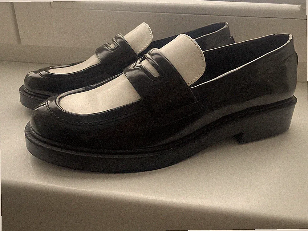 Zara Schuhe Loafer Mokkasin, Gr 37, Schwarz Weiß